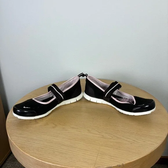 Nike Mary Jane Flat Sneaker Women's 10 Comfort Walking Y2K Sporty Athleisure - Picture 3 of 7